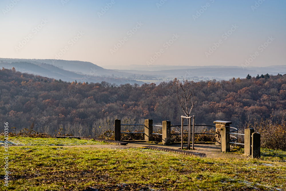 Obraz premium Aussichtsplattform auf dem Horn bei Oberderdingen