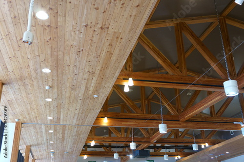Lighting ceiling with wooden pillars