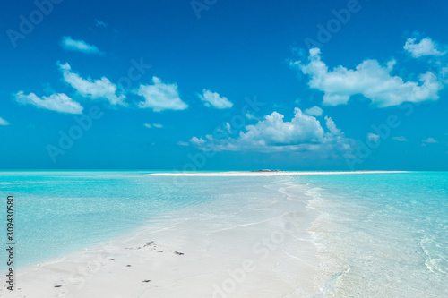 Fototapeta Naklejka Na Ścianę i Meble -  The Pristine Beaches of White Cay, Exumas, Bahamas