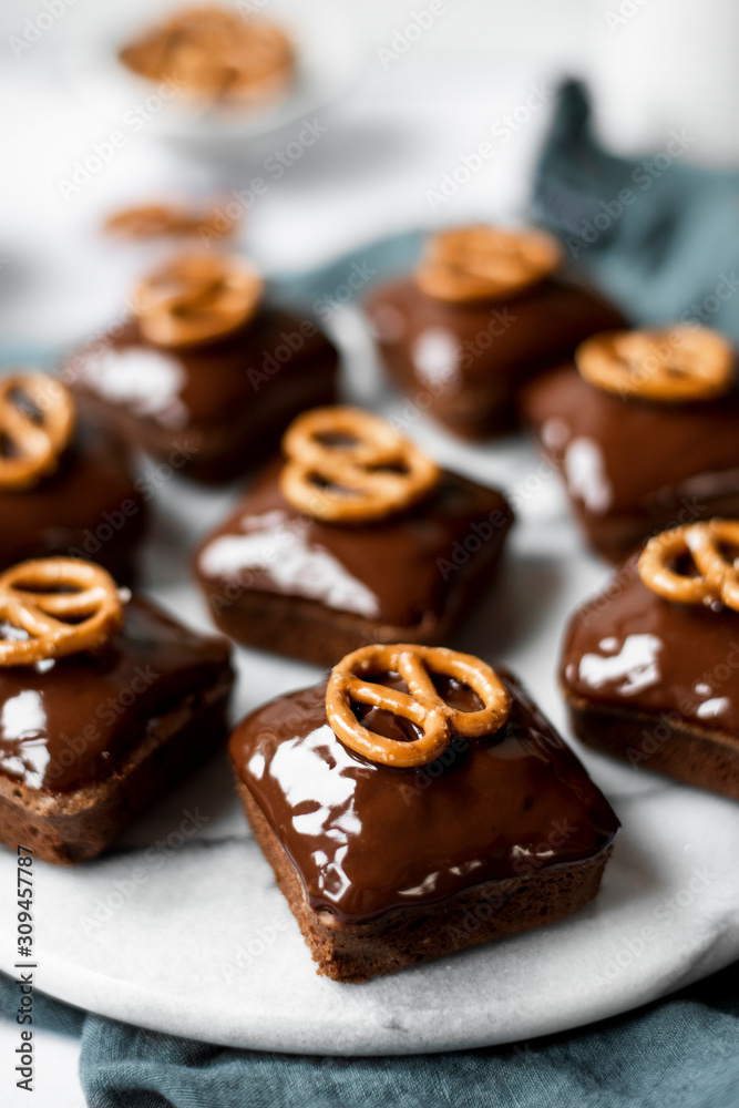 Peanut Brownies Topped With Dark Chocolate Ganache And Pretzels Peanut Brownies Topped With Dark Chocolate Ganache And Pretzels
