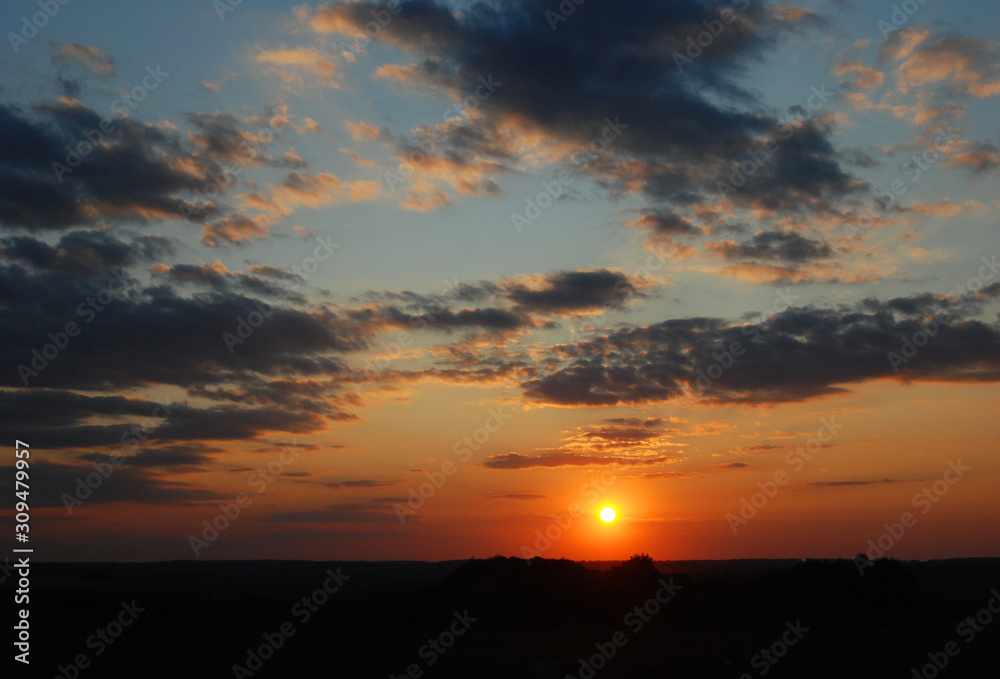 Obraz premium Sunset on a summer evening