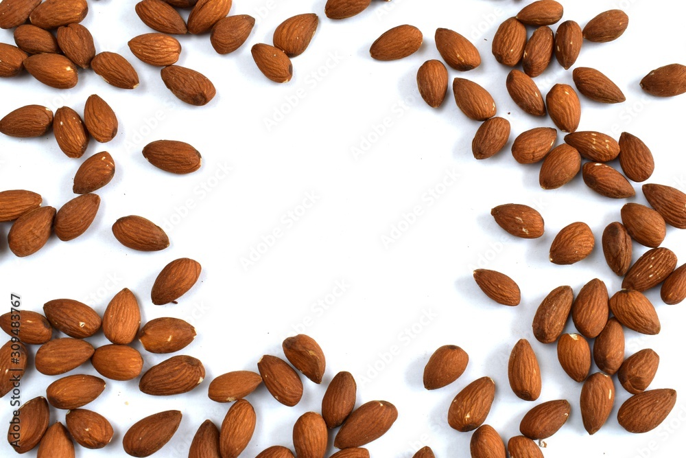 Obraz premium Almonds on white background