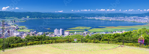 長野県・諏訪市 夏の立石公園のパノラマ風景