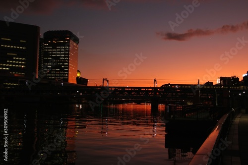 東京隅田川の夕暮れ