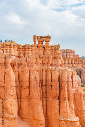 Hiking in the beautiful Queens Garden Trail of Bryce Canyon National Park