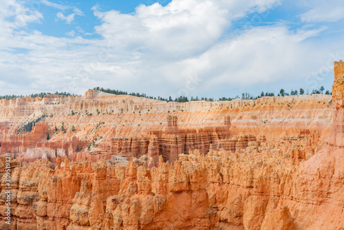 Hiking in the beautiful Queens Garden Trail of Bryce Canyon National Park