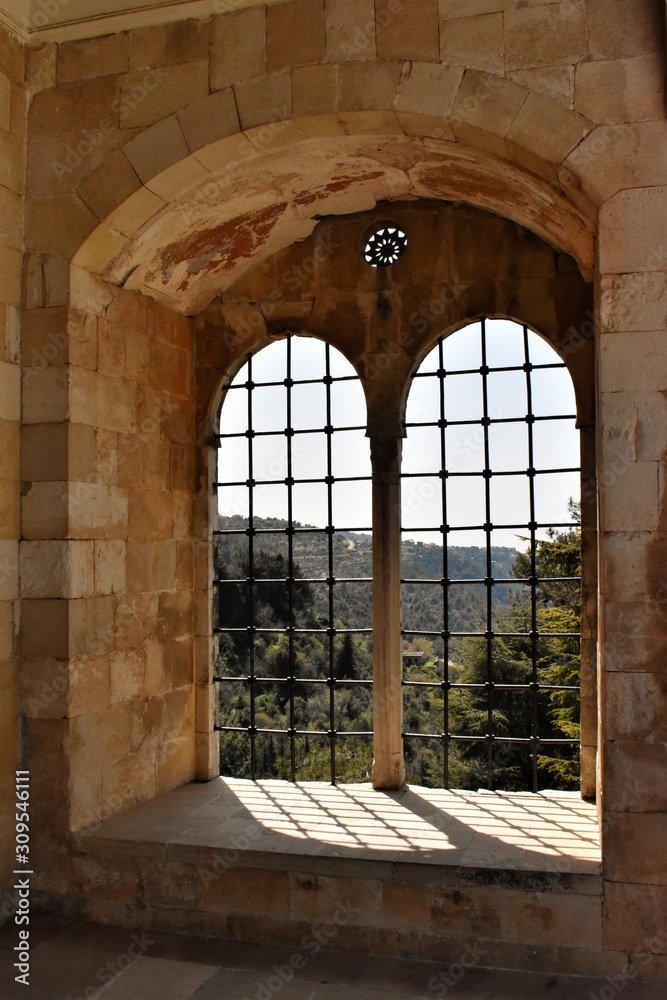 Fototapeta premium Window arch at old Lebanon palace