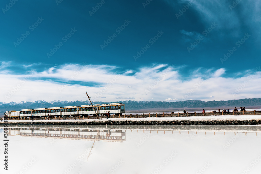 Qinghai Chaka Salt Lake Scenic Area Train located in Qinghai Province Qinghai Chaka Salt Lake Scenic Area Train located in Qinghai Province