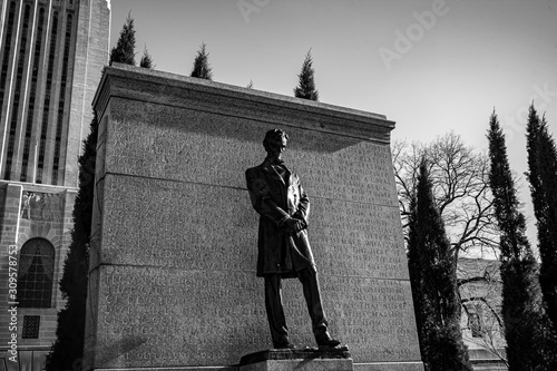 Statue of Abraham Lincoln in front of the Nebraska State Capital building in Nebraska