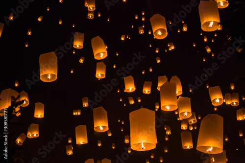Chiang Mai Floating lantern Festival, Yee Peng Festival in the sky
