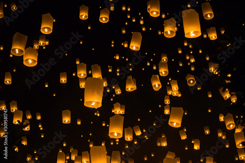 Chiang Mai Floating lantern Festival, Yee Peng Festival in the sky