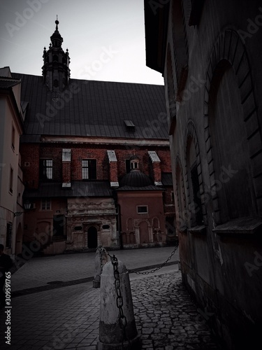 old street at night , dark architecture