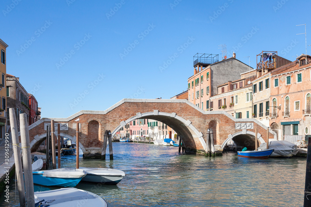 Ponte dei Tre Archi on the Cannaregio Canal, Cannaregio, Venice, Veneto, Italy
