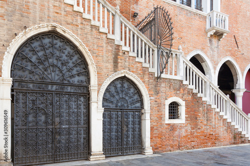 Detail of Gothic arches in Venetian architecture at Rialto Market  Venice  Veneto  Italy