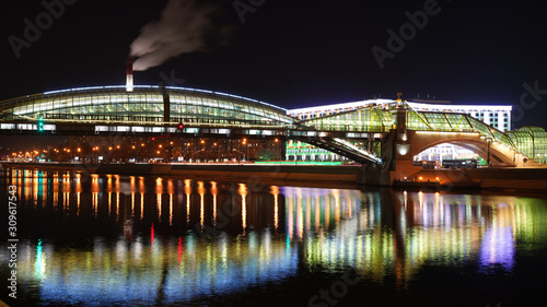 Long-exposure photo of Moscow river at night 8