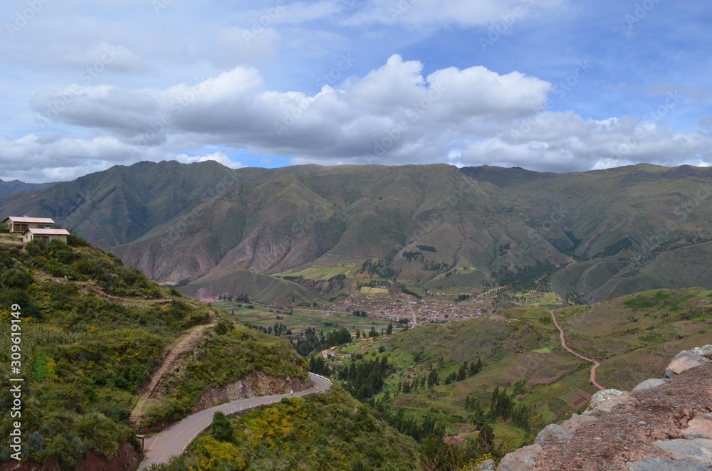 Fototapeta premium 南米、ペルーの山風景