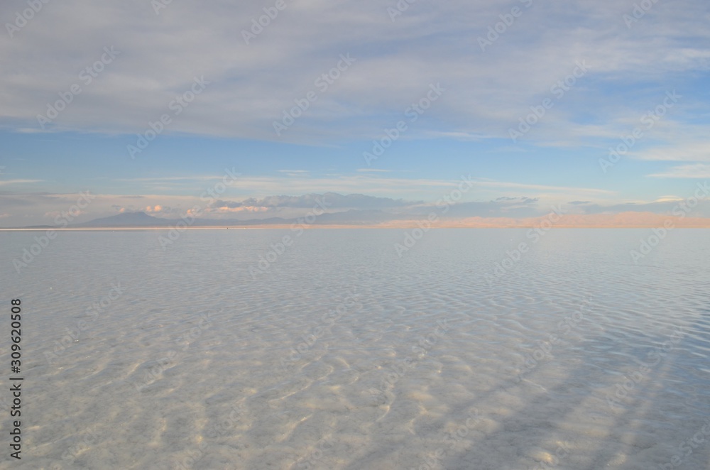 青空のウユニ塩湖