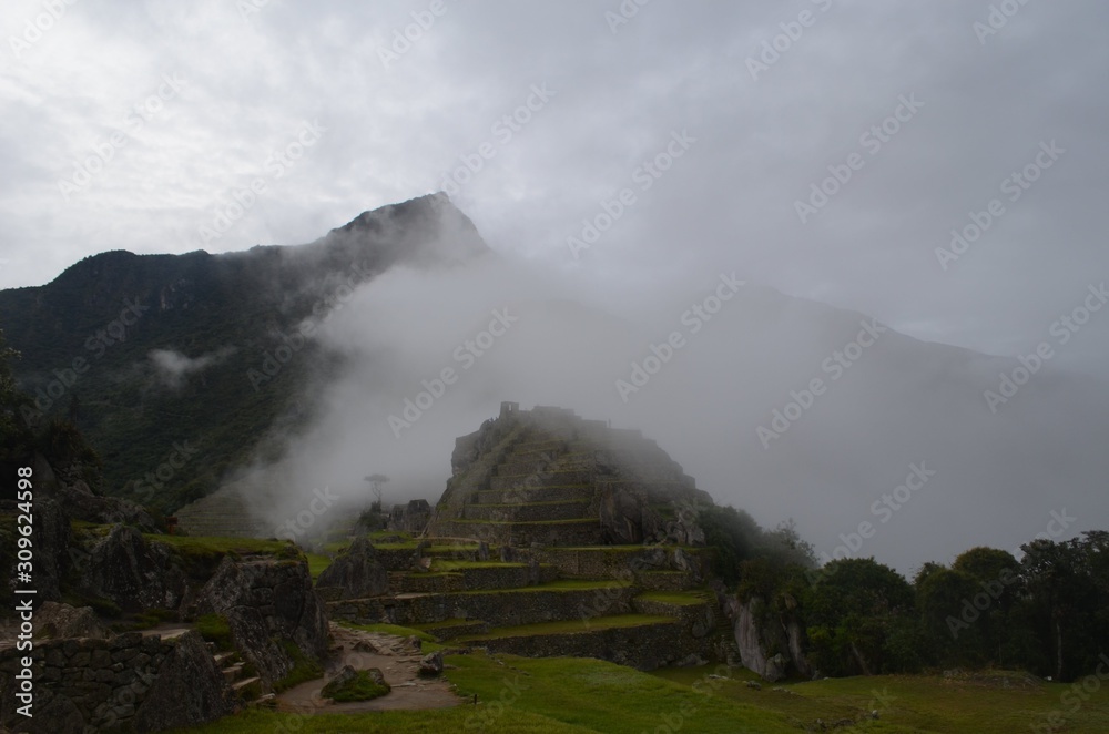 Fototapeta premium 南米 遺跡 山 風景