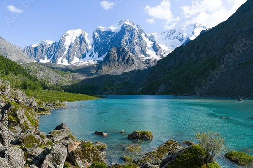 Fototapeta Naklejka Na Ścianę i Meble -  Blue lake in valley. Turquoise river in rocks. Hiking in mountains in Altai nature