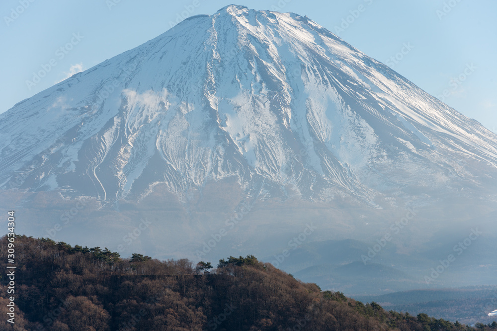 Obraz premium Der Fuji über dem Saiko See