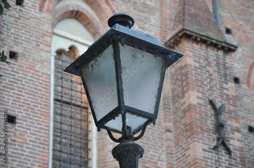 Lampione del centro storico di una via di Vicenza, in Veneto