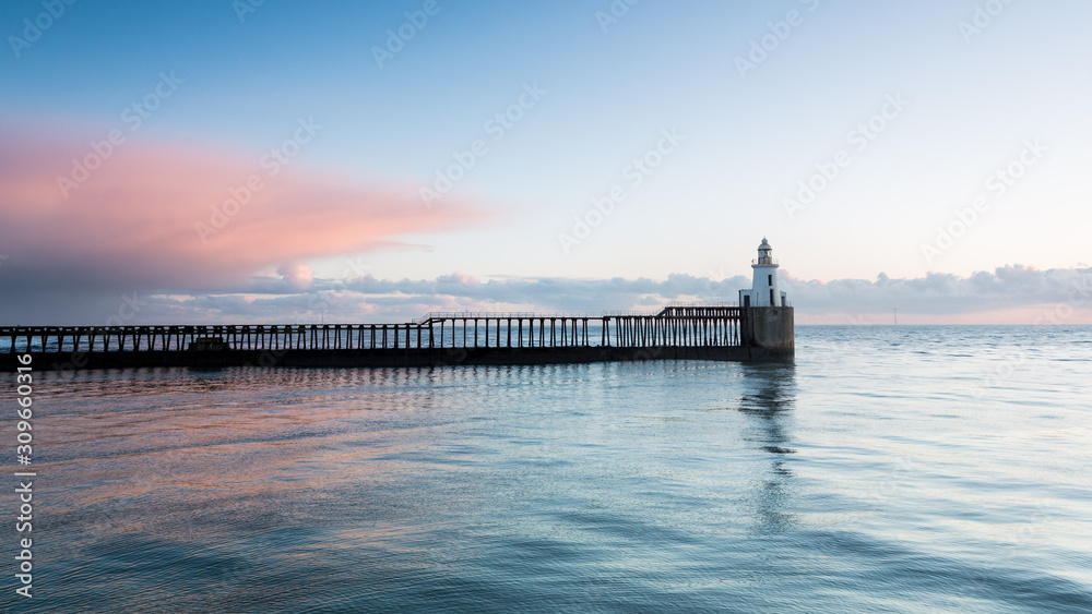 Φωτογραφία View of Blyth Harbour Piers, Blyth on the coast of Northumberland, England, UK