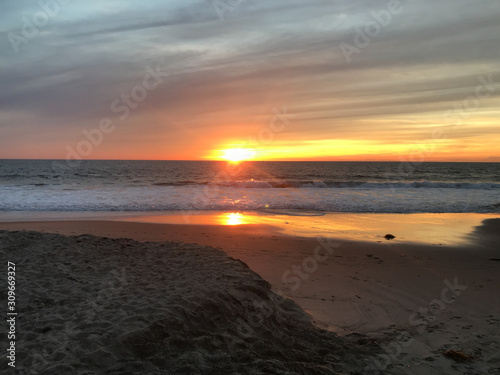 Fototapeta Naklejka Na Ścianę i Meble -  Beach Ocean Sunset