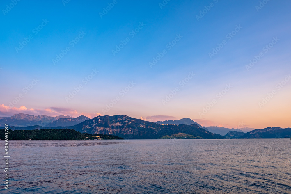 Obraz premium sunset over lake