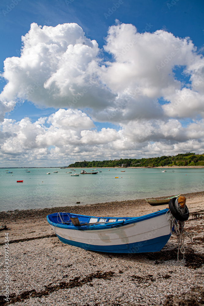 barque et nuages
