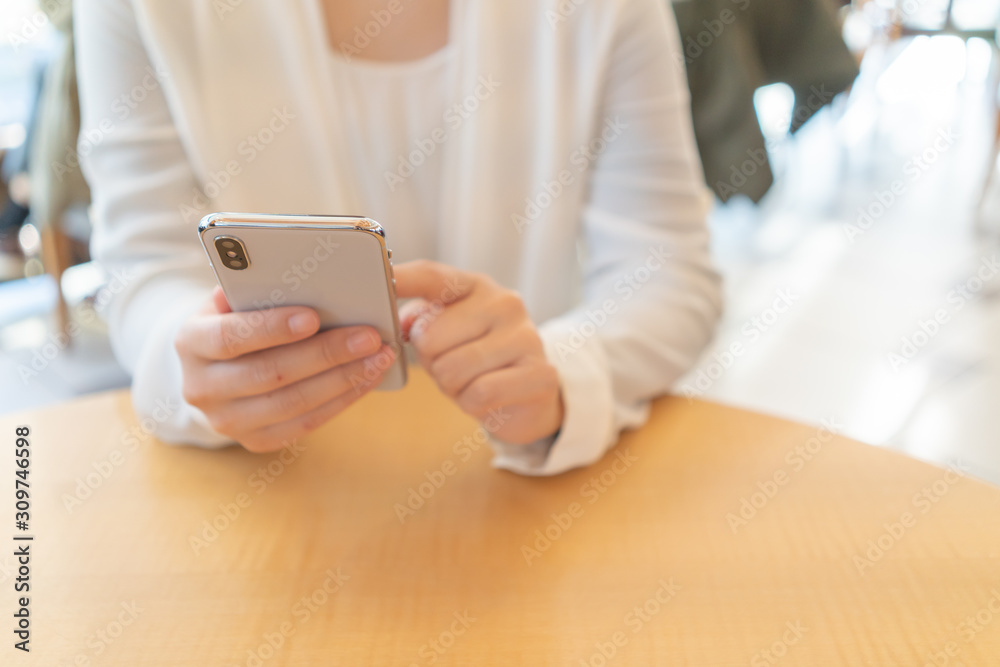 スマートフォン　女性