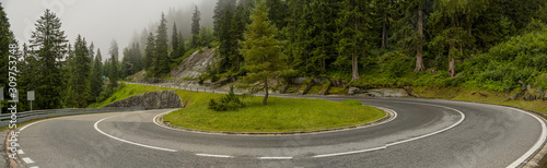 Serpentinen in der Schweiz