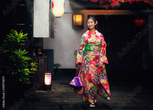 Canvas Print Japannese girl with kimono dress