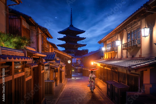 Japanese girl wearing the japanese traditional kimono at Yasaka Pagoda