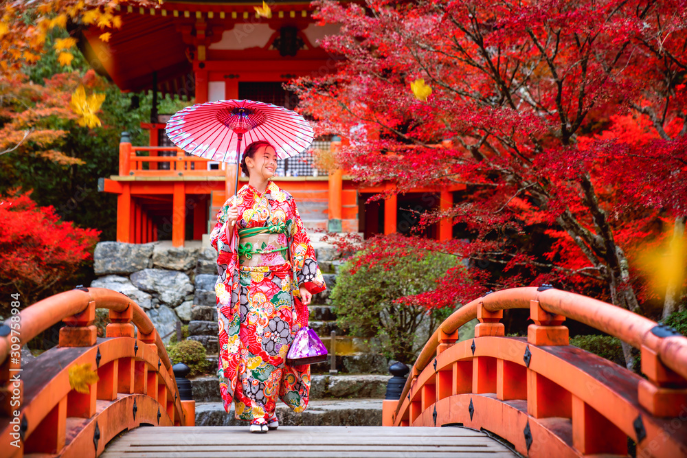 Japanese girl in kimono traditional dress walk in red bridge - obrazy, fototapety, plakaty 