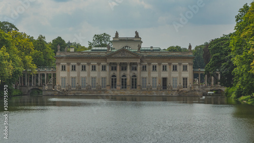 Pałac na wodzie w Warszawie