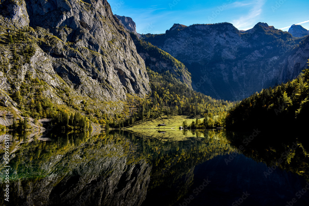 Die Spiegelung des Obersee in Berchtesgarden Die Spiegelung des Obersee in Berchtesgarden