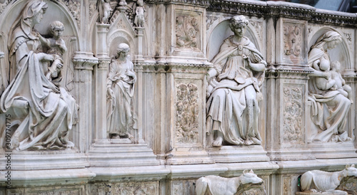 Basso rilievi dalla fontana di Piazza del Campo, Siena Italia