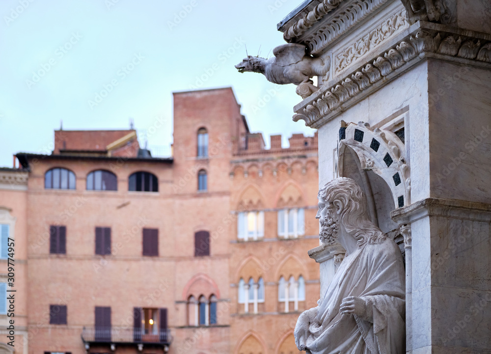 Particolare di Palazzo Pubblico a Siena, Piazza del Campo