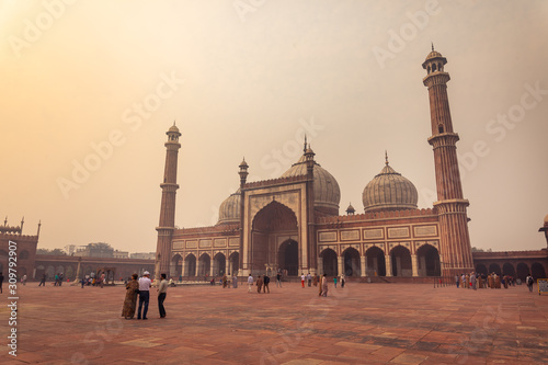 Fototapeta Naklejka Na Ścianę i Meble -  The Masjid e Jahan Numa mosque in New Delhi, India.