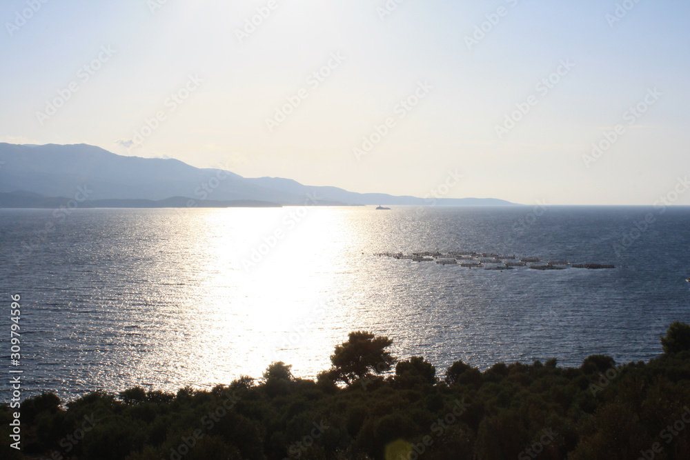 Albanie soleil couchant sur la mer adriatique dans la région de Saranda en face de Corfou Albanie soleil couchant sur la mer adriatique dans la région de Saranda en face de Corfou