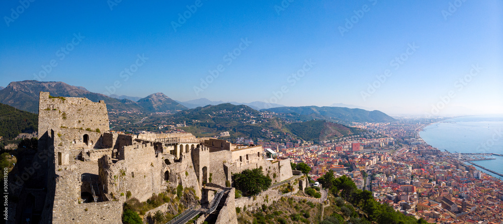 Obraz premium Landscape from the top of the medieval castle of Salerno 