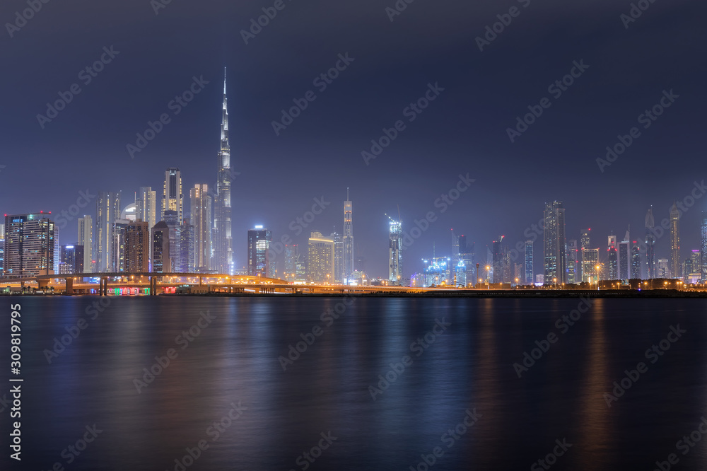 Naklejka premium Dubai Skyline