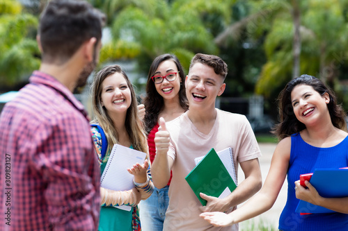 Student hat Prüfung bestanden