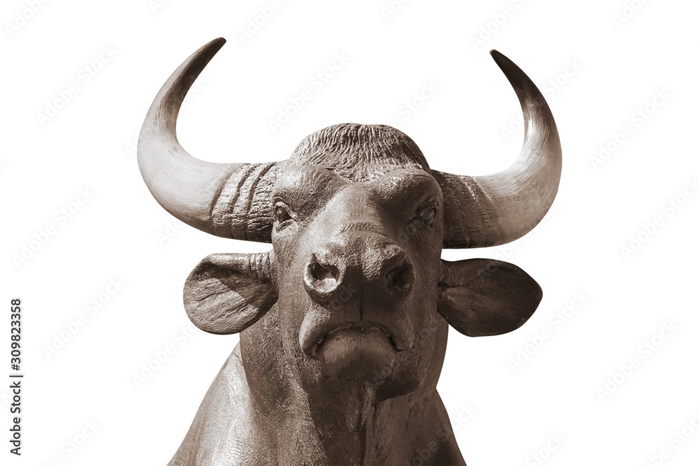 Naklejka premium head of bull statue isolated on white background