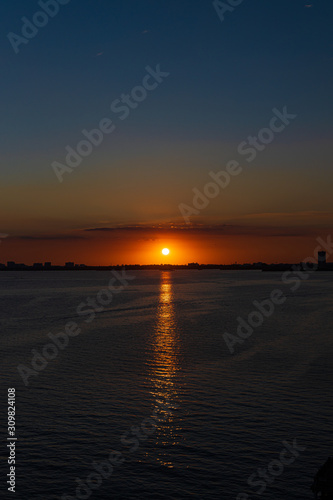 Obraz na płótnie sunset at the sea. puesta del so. en el mar. miami w salonie