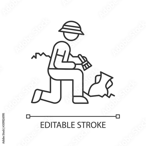 Excavation linear icon. Archeologist. Researcher. Ancient culture research. Historian discover vase. Thin line illustration. Contour symbol. Vector isolated outline drawing. Editable stroke