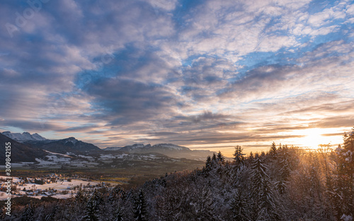 Φωτογραφία Panorama sur le massif des Brasses et le Mole au coucher du soleil