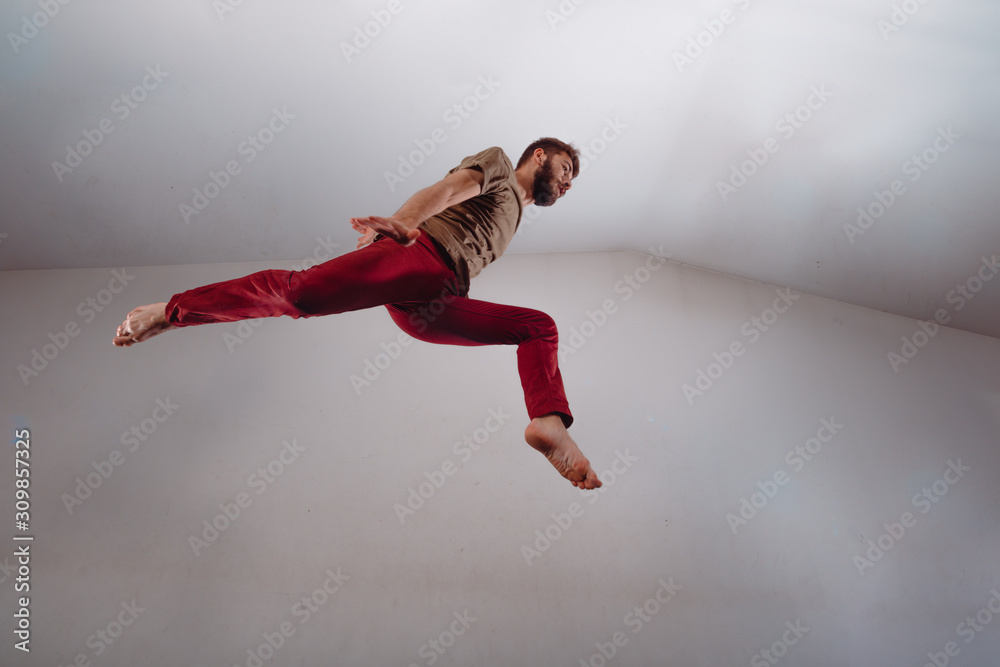 Naklejka premium Modern artistic dance