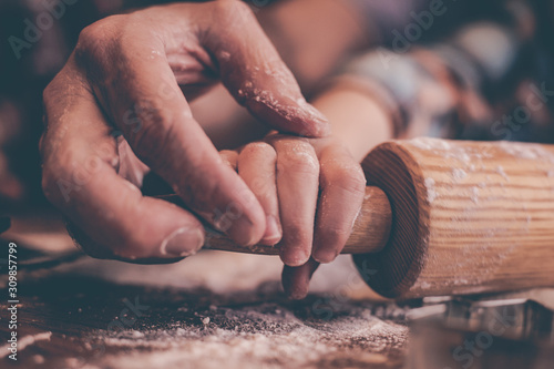 children baking