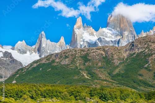 Trekking to Lagoon de Los Tres (Laguna de Los Tres) with Fitz Roy Mountain (Cerro Fitz Roy) in the background - El Chalten - Patagonia, Argentina